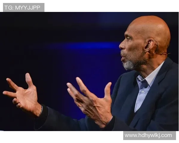 花式足球明星贾巴尔的精彩瞬间与炫酷技艺全景展示