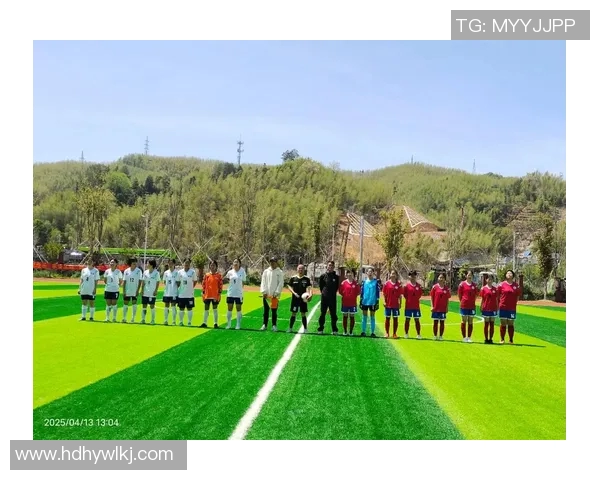 足球明星们在绿茵场上绽放的幸福瞬间与感人故事分享